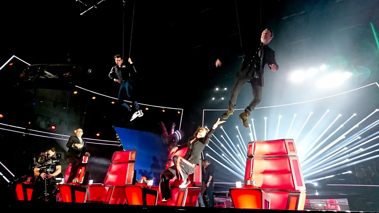 Coachs de The Voice en vol au-dessus des fauteuils