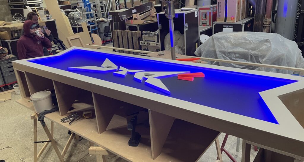 fabrication de décors pour de la scénographie avec Fantasmagorie.