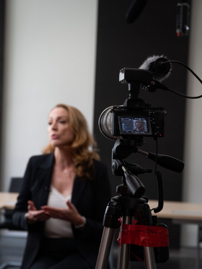 filmons vos vidéos YouTube. Notre boîte de production paris Fantasmagorie vous accompagne dans la réalisation de vos productions audiovisuelles